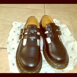 Size 7 womens mary jane shoes